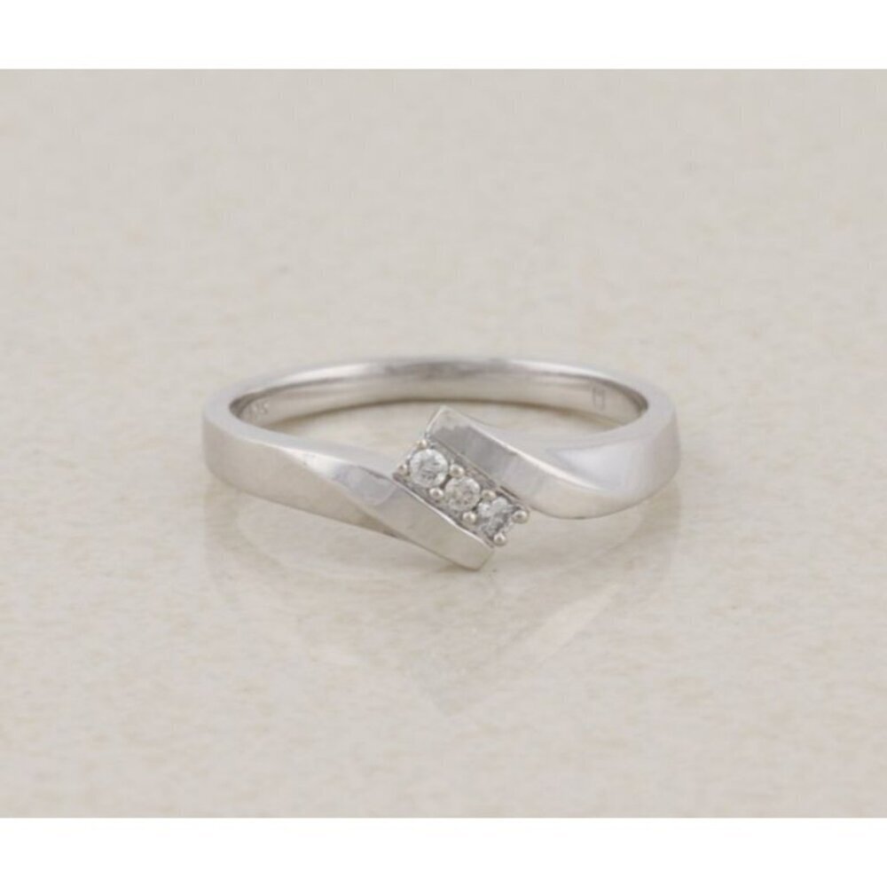 10k White Gold Natural .06 carat Diamond Ring Size 6 3/4